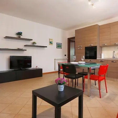 10 Apartment *