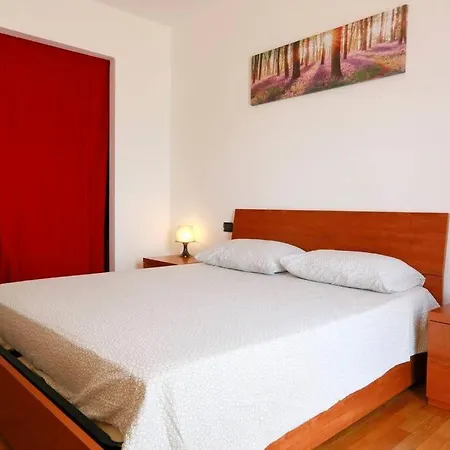 10 Apartament
